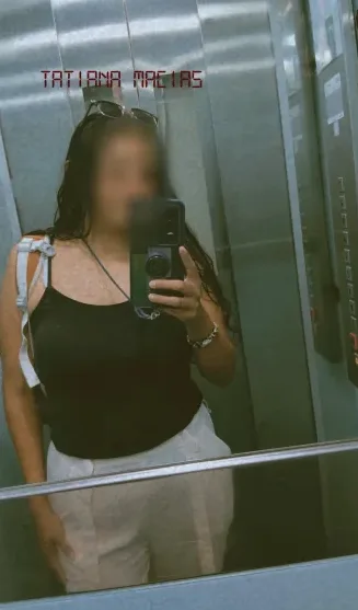 Amira, 30