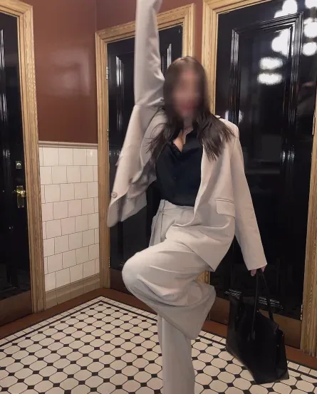 Angharad, 29