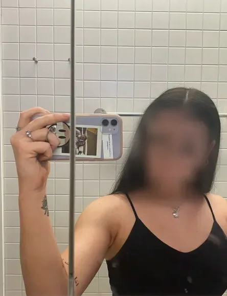Danielle, 26