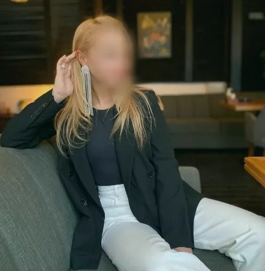 Danielle, 32