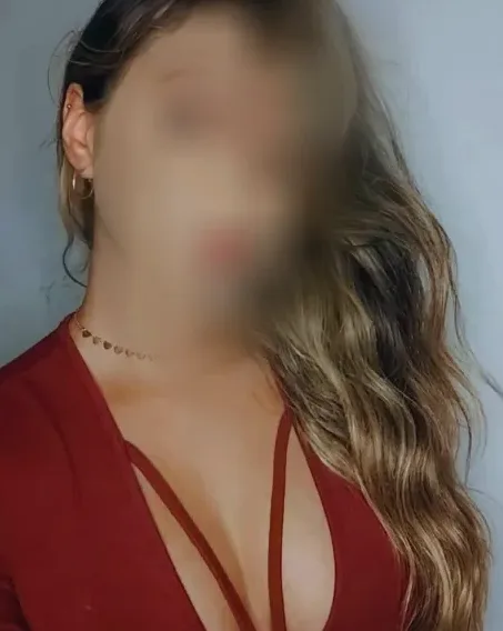 Ffion, 23