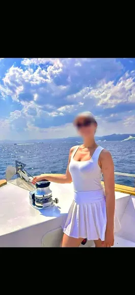 Isobel, 33