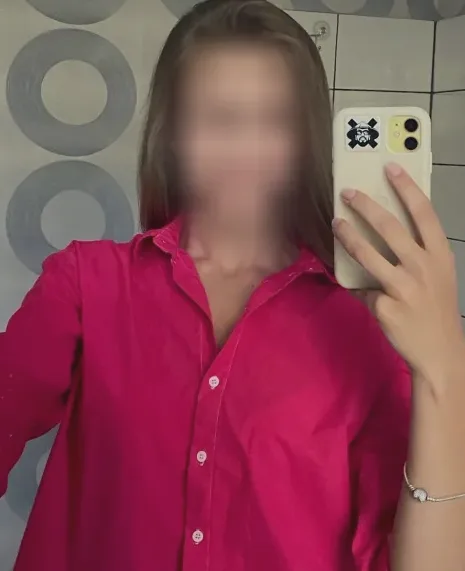 Laura, 27
