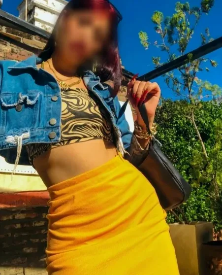 Laura, 21