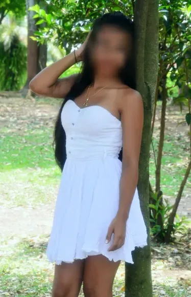 Nicola, 28