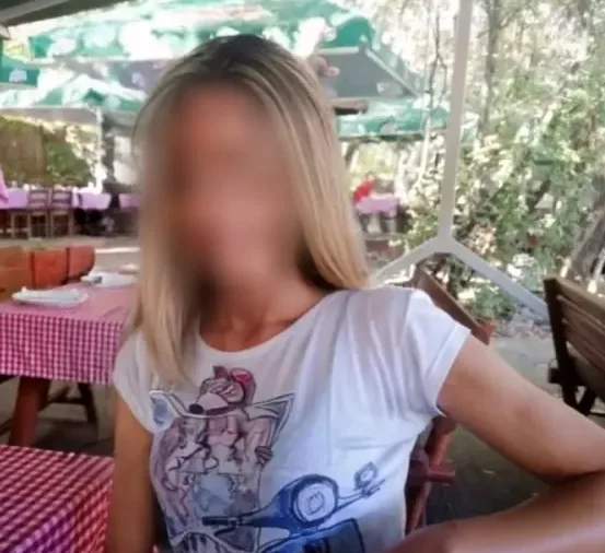 Nicola, 35