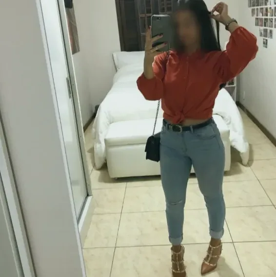 Sadia, 34